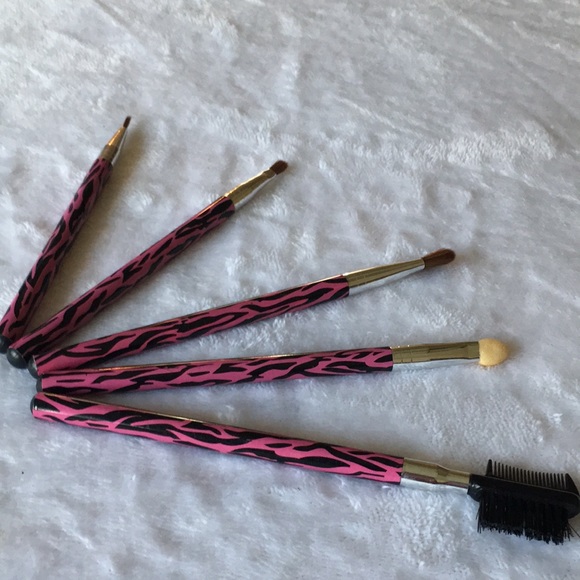 Pink & black striped makeup brush set Includes eye shadow & eyebrow brush - Picture 5 of 5